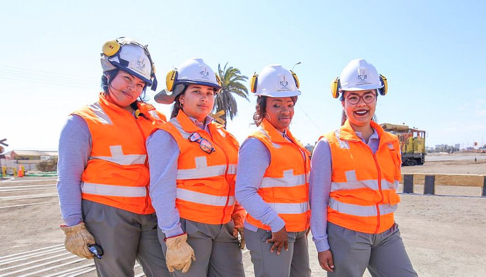 FCAB abre la oportunidad para que jóvenes de la región de Antofagasta se incorporen a el más importante empresa logística del norte de Chile.